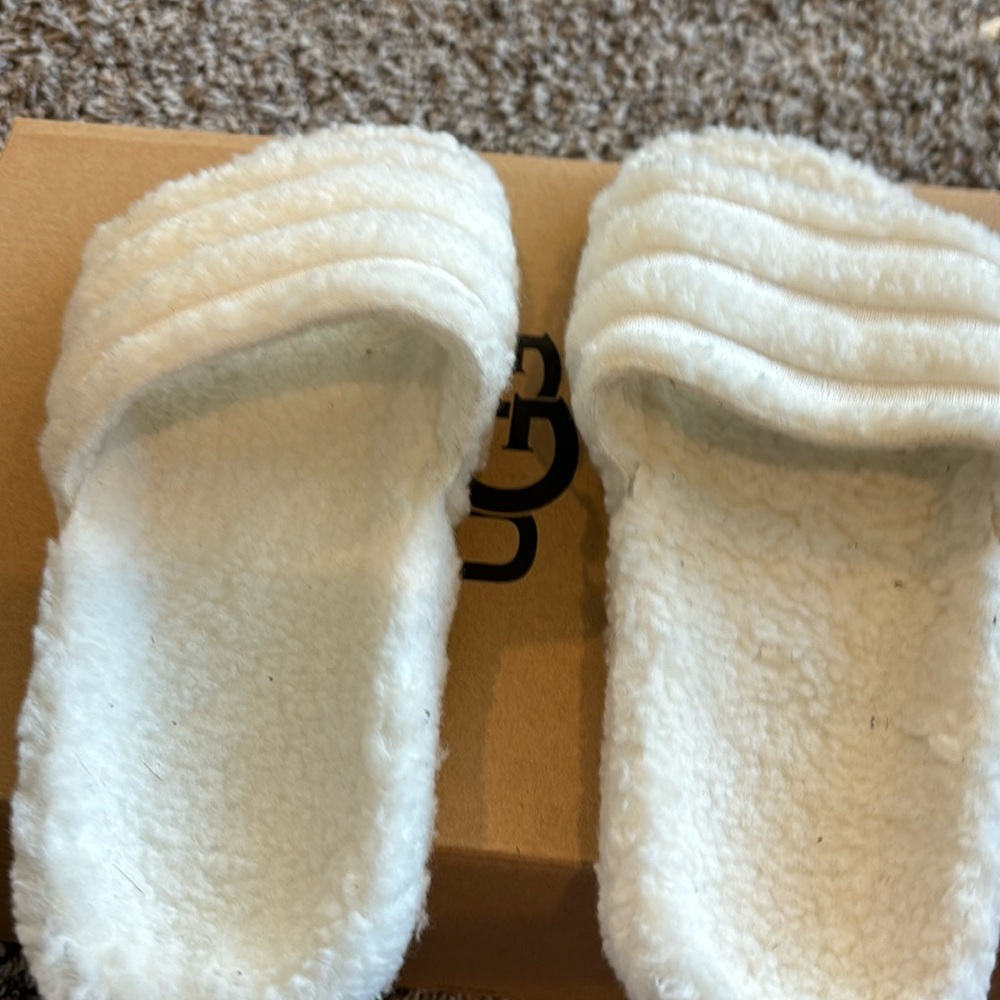 Slippers, off white